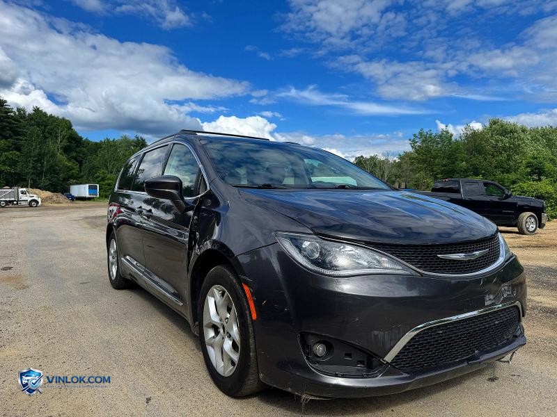 2017 CHRYSLER PACIFICA TOURING L – Lot 57971776 auction photo