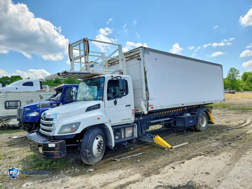2018 HINO HINO 338 - REFRIGERATED BOX TRUCK – Lot 57994846 auction photo