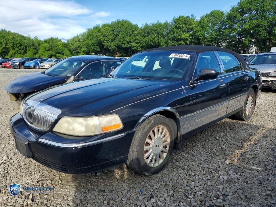 2004 LINCOLN TOWN CAR EXECUTIVE – Lot 58030516 auction photo