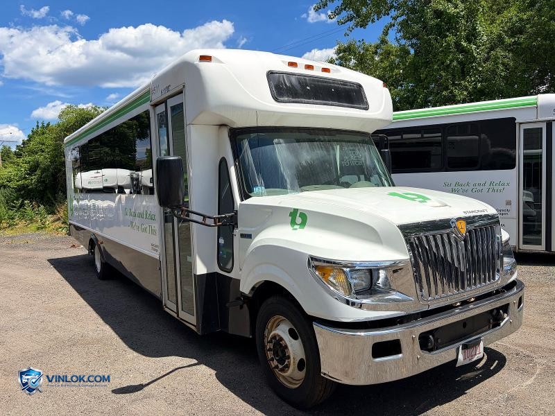 2013 IC CORPORATION 3000 AC WHITE – Lot 58359856 auction photo