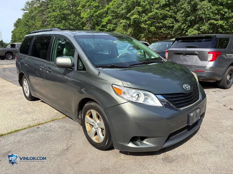 2012 TOYOTA SIENNA LE BLUE – Lot 58598036 auction photo