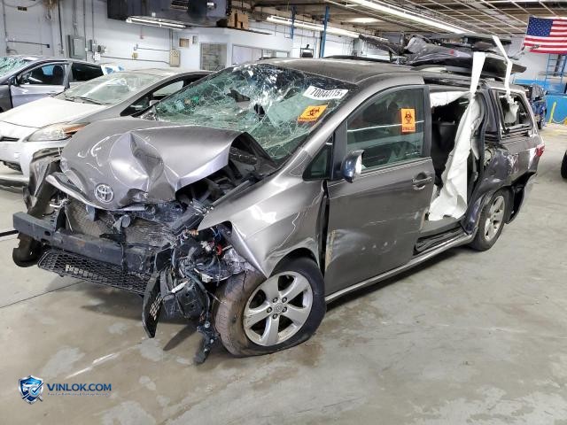 2016 TOYOTA SIENNA LE – Lot 70044115 auction photo