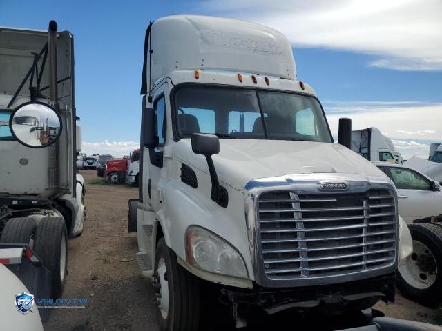 2015 FREIGHTLINER CASCADIA SEMI TRUCK – Lot 71397095 auction photo