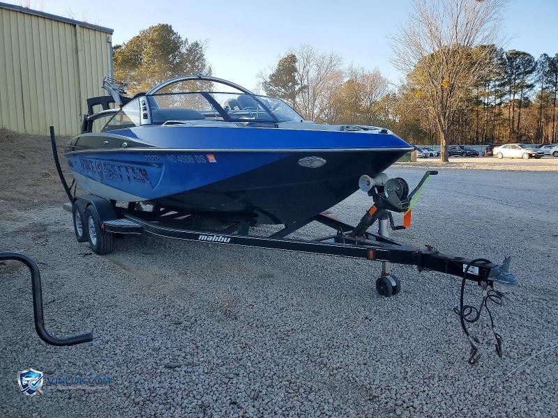 2011 MALIBU WAKE SETTER BOAT – Lot 73186665 auction photo