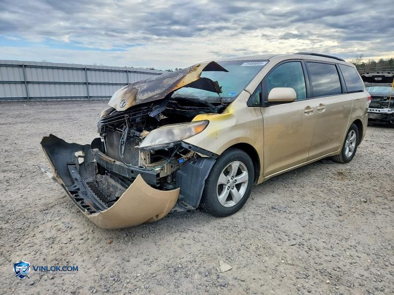 2013 TOYOTA SIENNA LE – Lot 73469805 auction photo