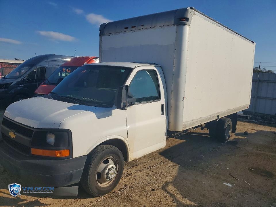 2017 CHEVROLET EXPRESS G3500 BOX TRUCK – Lot 74816465 auction photo