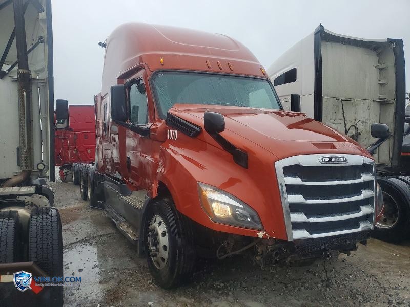 2020 FREIGHTLINER CASCADIA 126 SEMI TRUCK – Lot 75865855 auction photo