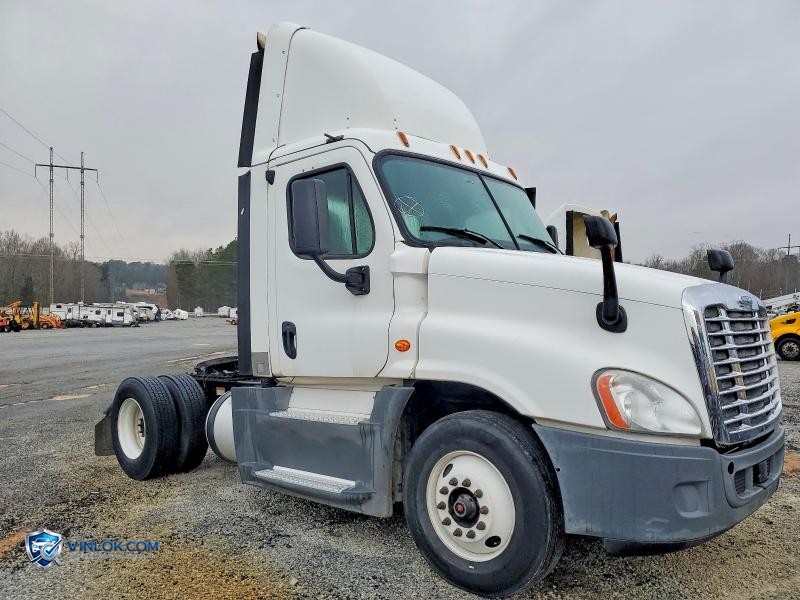 2016 FREIGHTLINER CASCADIA 125 SEMI TRUCK – Lot 77428975 auction photo