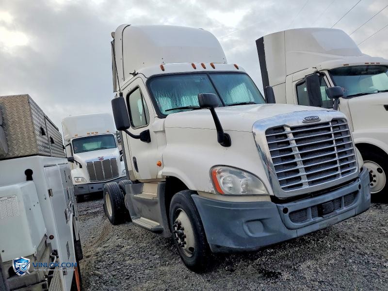 2016 FREIGHTLINER CASCADIA 125 SEMI TRUCK – Lot 77429025 auction photo