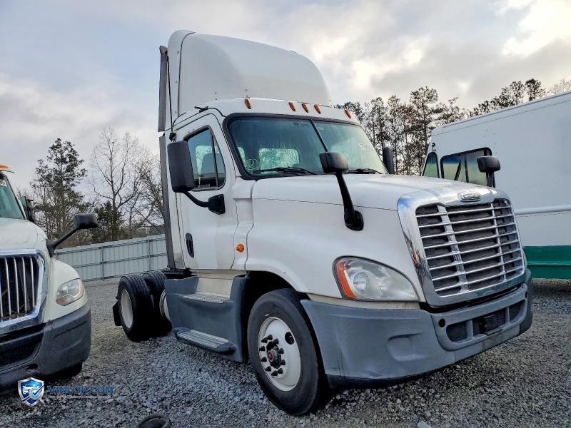 2016 FREIGHTLINER CASCADIA 125 SEMI TRUCK – Lot 77429055 auction photo