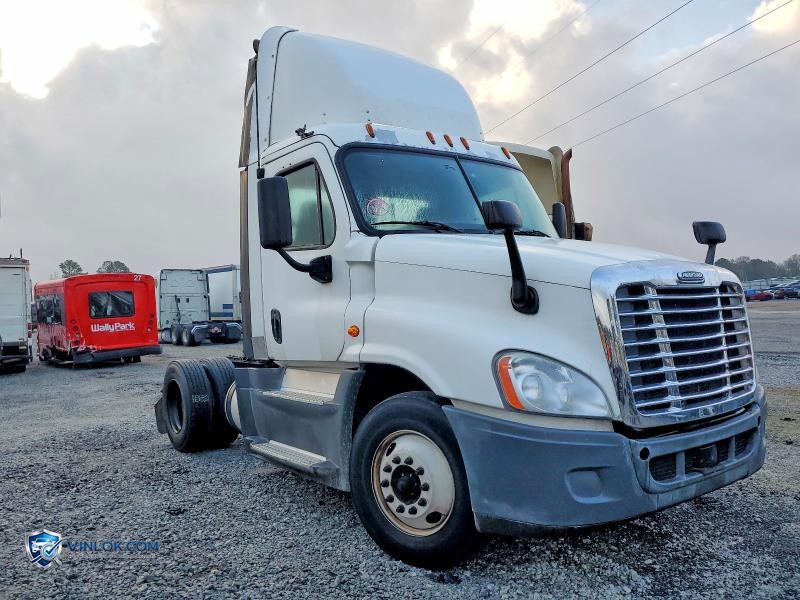 2016 FREIGHTLINER CASCADIA 125 SEMI TRUCK – Lot 77429095 auction photo