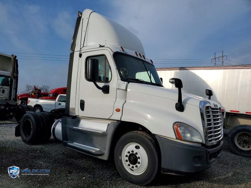 2016 FREIGHTLINER CASCADIA 125 SEMI TRUCK – Lot 77429365 auction photo