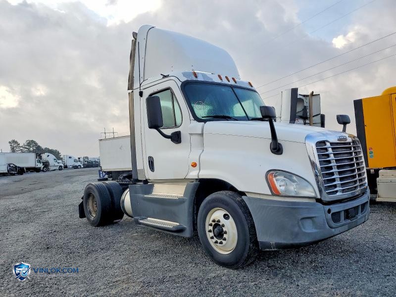 2016 FREIGHTLINER CASCADIA 125 SEMI TRUCK – Lot 77429405 auction photo