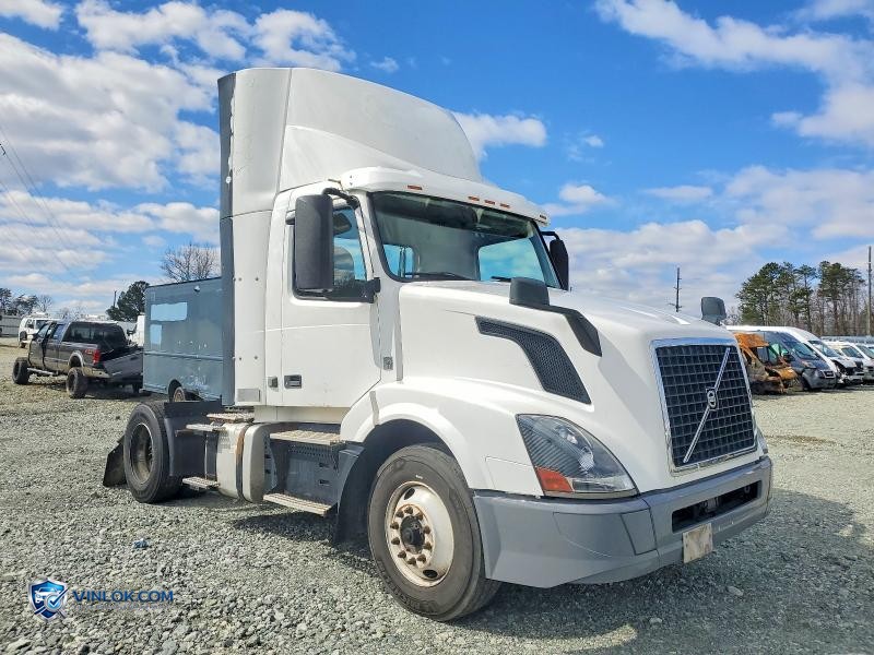 2018 VOLVO VNL SEMI TRUCK – Lot 77511575 auction photo