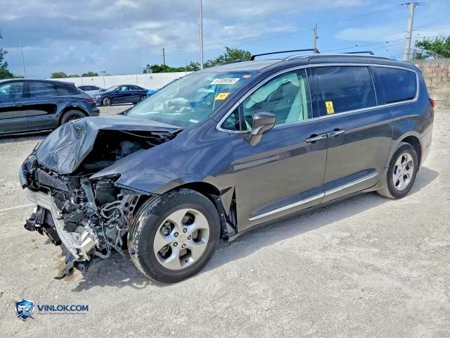 2017 CHRYSLER PACIFICA TOURING L PLUS – Lot 77802075 auction photo