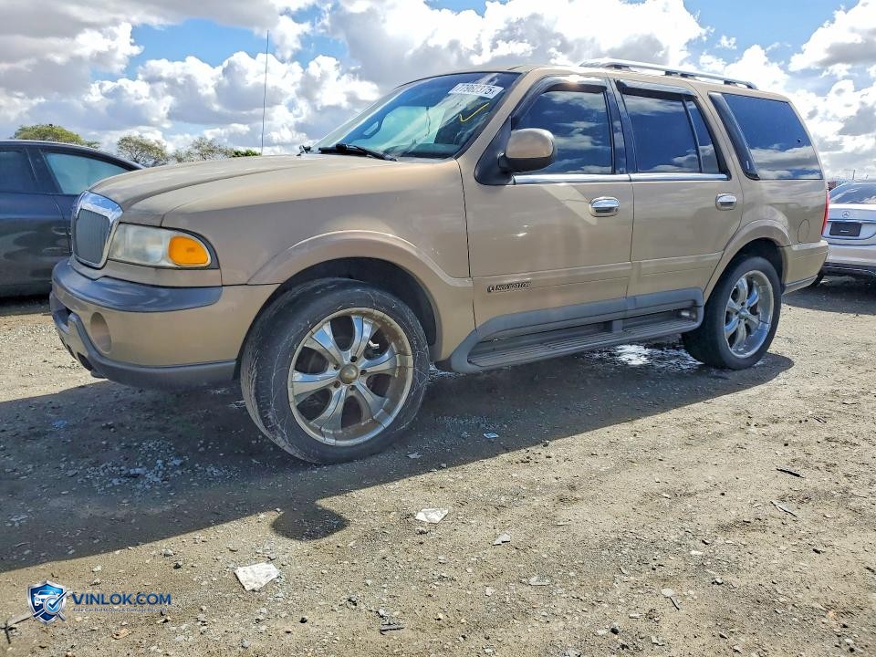 1999 LINCOLN TOWNHOUSE NAVIGATOR – Lot 77962375 auction photo