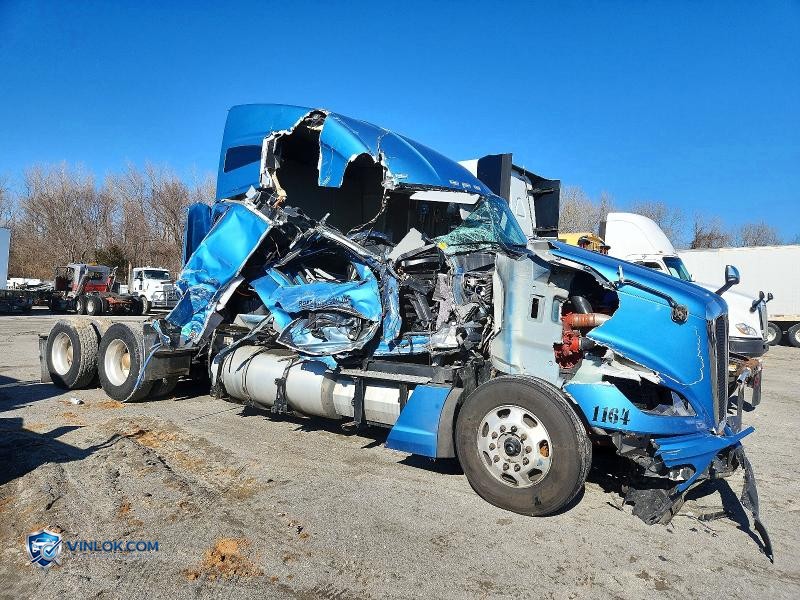 2023 KENWORTH T680 SEMI TRUCK – Lot 78040655 auction photo