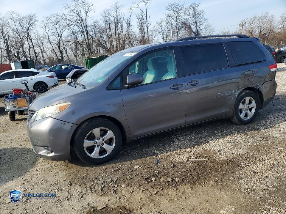 2012 TOYOTA SIENNA LE 8-PASSENGER – Lot 78076735 auction photo
