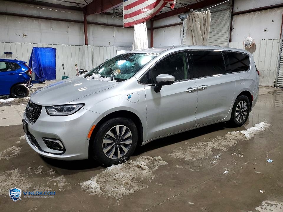 2023 CHRYSLER PACIFICA HYBRID TOURING L – Lot 78435175 auction photo