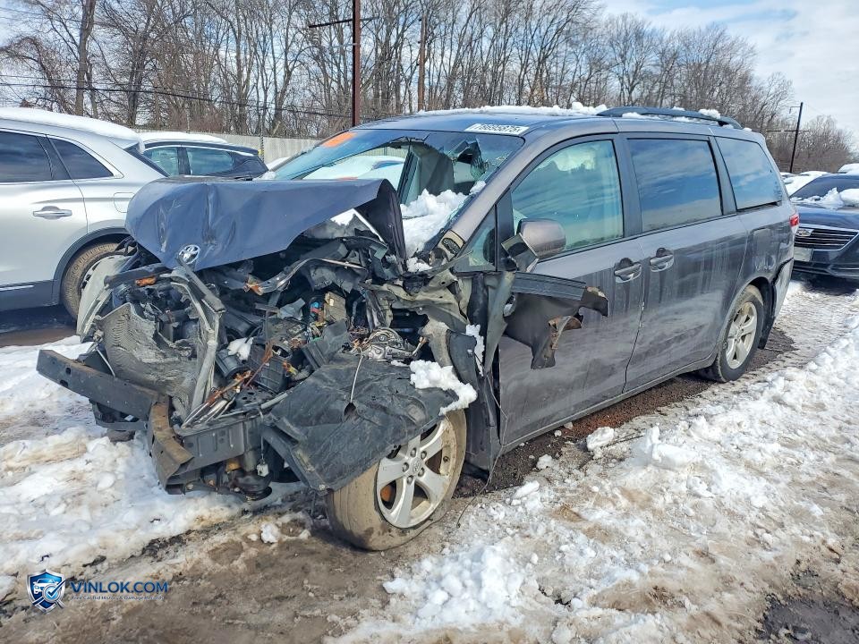 2014 TOYOTA SIENNA LE – Lot 78695875 auction photo