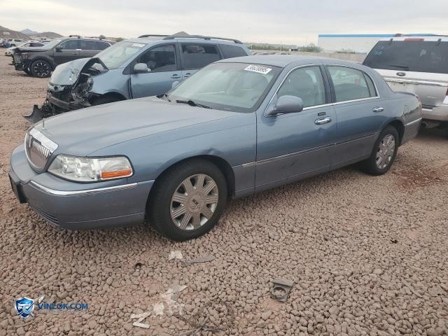 2004 LINCOLN TOWN CAR ULTIMATE – Lot 81128805 auction photo
