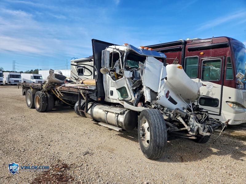 2011 KENWORTH 548CH FLATBED TRUCK – Lot 93449305 auction photo