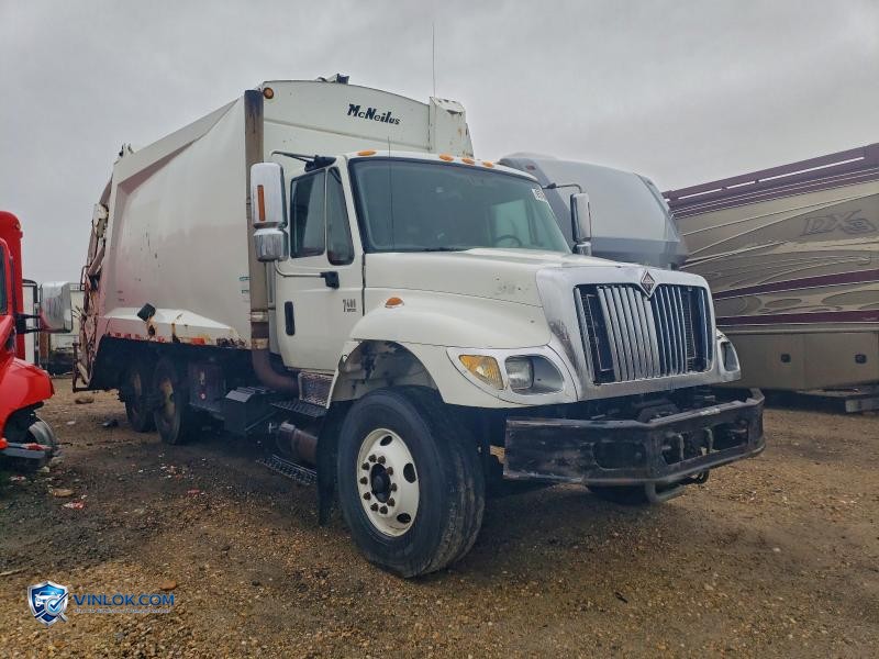 2004 INTERNATIONAL 7400 REFUSE TRUCK – Lot 95706405 auction photo