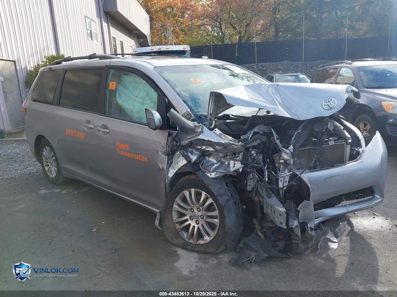2017 TOYOTA SIENNA XLE PREMIUM 8 PASSENGER – Lot 43482613 auction photo