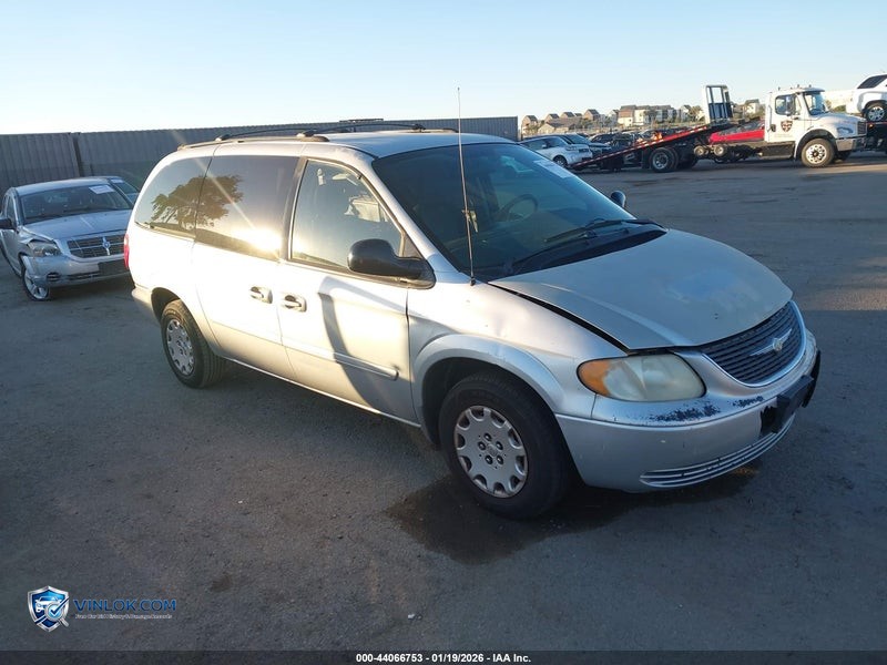 2004 CHRYSLER TOWN & COUNTRY LX – Lot 44066753 auction photo