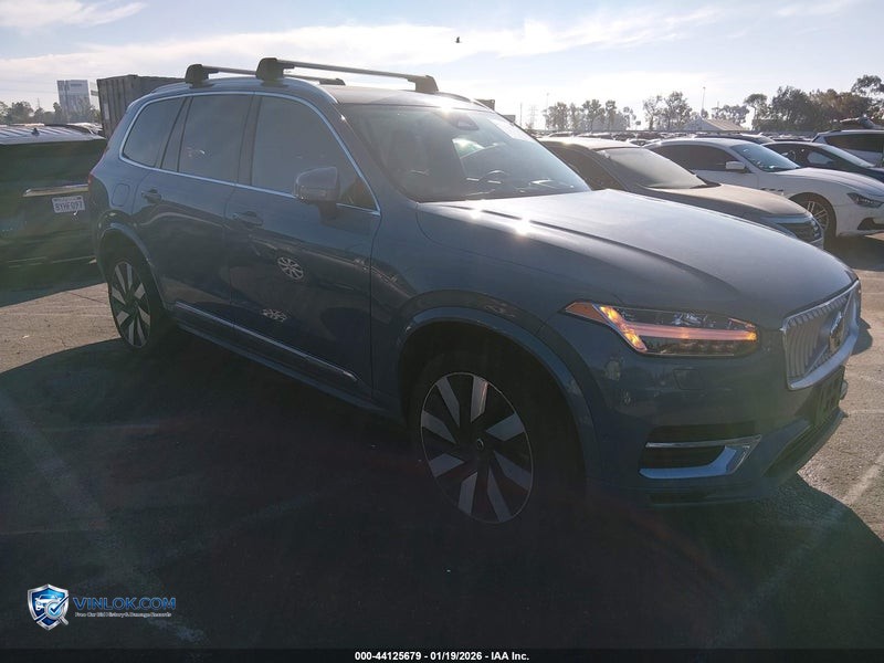 2023 VOLVO XC90 RECHARGE PLUG-IN HYBRID T8 ULTIMATE BRIGHT THEME 7-SEATER – Lot 44125679 auction photo