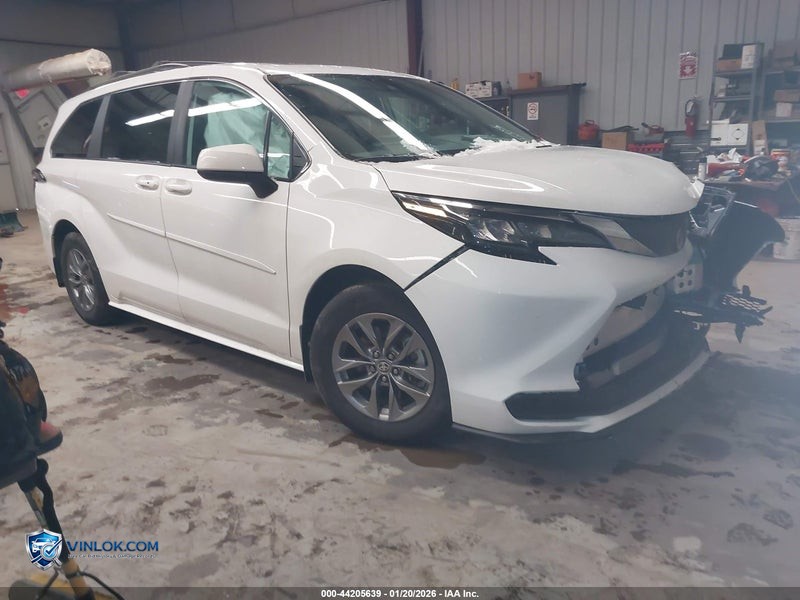 2025 TOYOTA SIENNA LE – Lot 44205639 auction photo