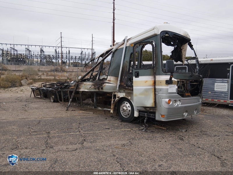 2003 FREIGHTLINER CHASSIS X LINE MOTOR HOME – Lot 44397974 auction photo