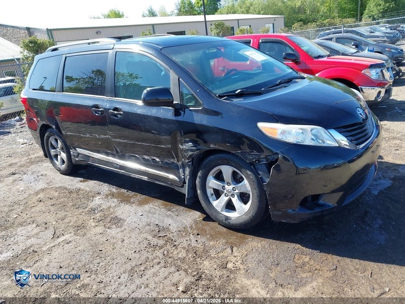 2017 TOYOTA SIENNA LE 8 PASSENGER – Lot 44915607 auction photo