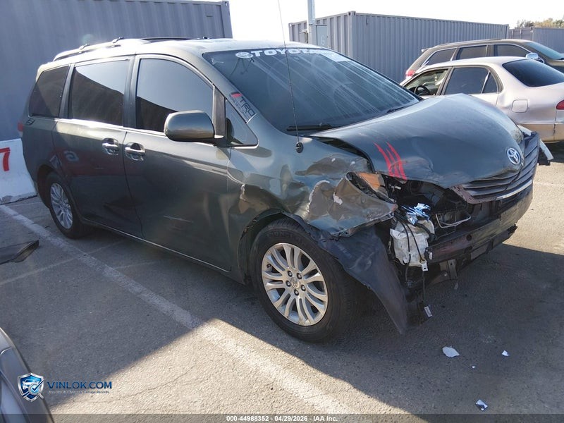 2011 TOYOTA SIENNA XLE V6 – Lot 44988352 auction photo