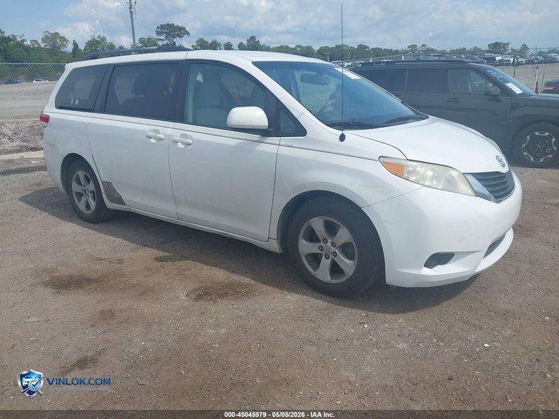 2013 TOYOTA SIENNA LE V6 8 PASSENGER – Lot 45045979 auction photo