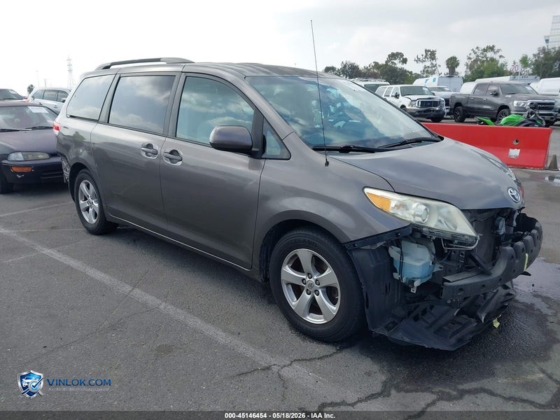 2013 TOYOTA SIENNA LE V6 8 PASSENGER – Lot 45146454 auction photo