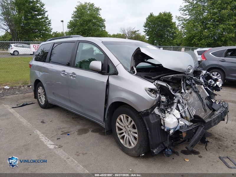 2017 TOYOTA SIENNA XLE 8 PASSENGER – Lot 45201997 auction photo