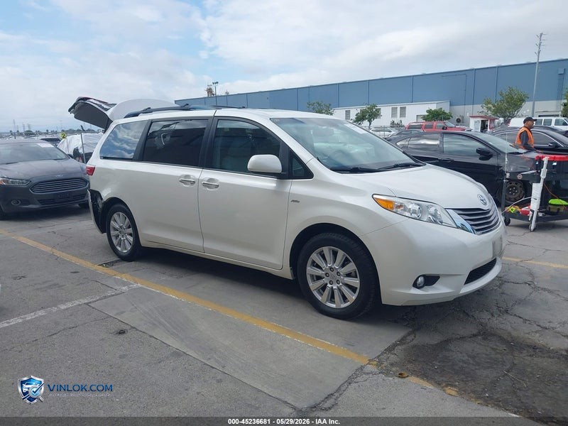 2017 TOYOTA SIENNA XLE PREMIUM 7 PASSENGER – Lot 45236681 auction photo