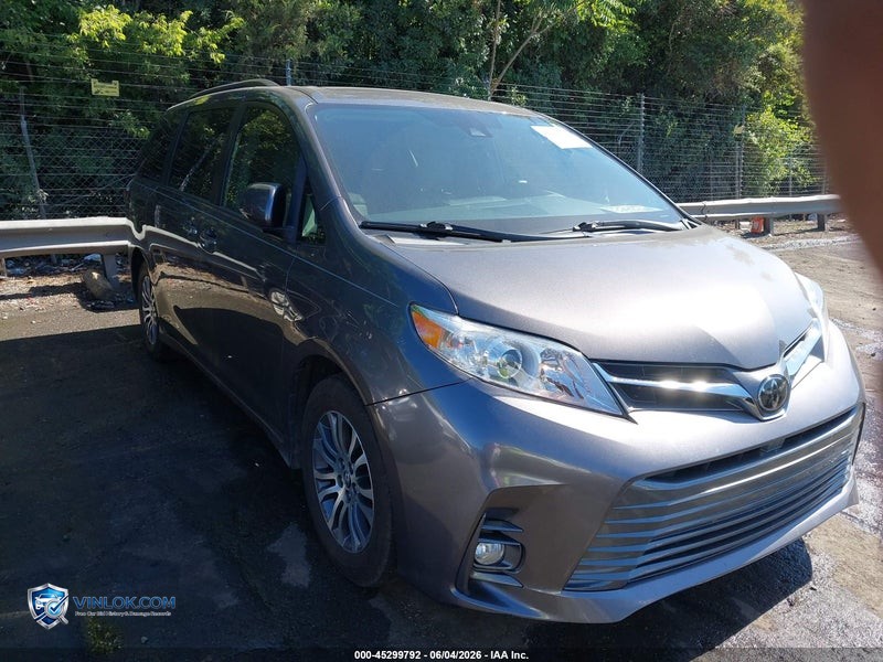 2018 TOYOTA SIENNA XLE 8 PASSENGER – Lot 45299792 auction photo