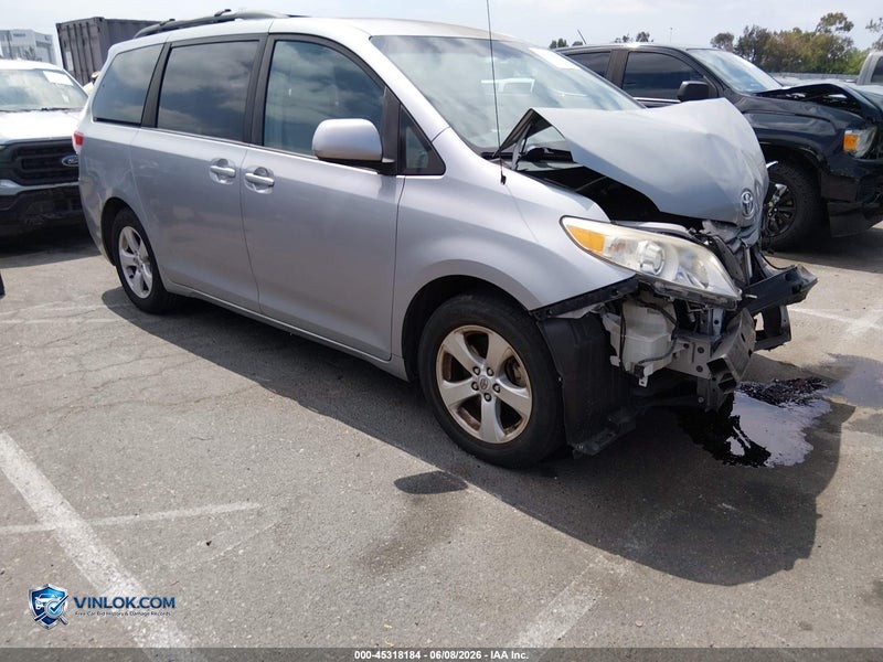 2013 TOYOTA SIENNA LE V6 8 PASSENGER – Lot 45318184 auction photo