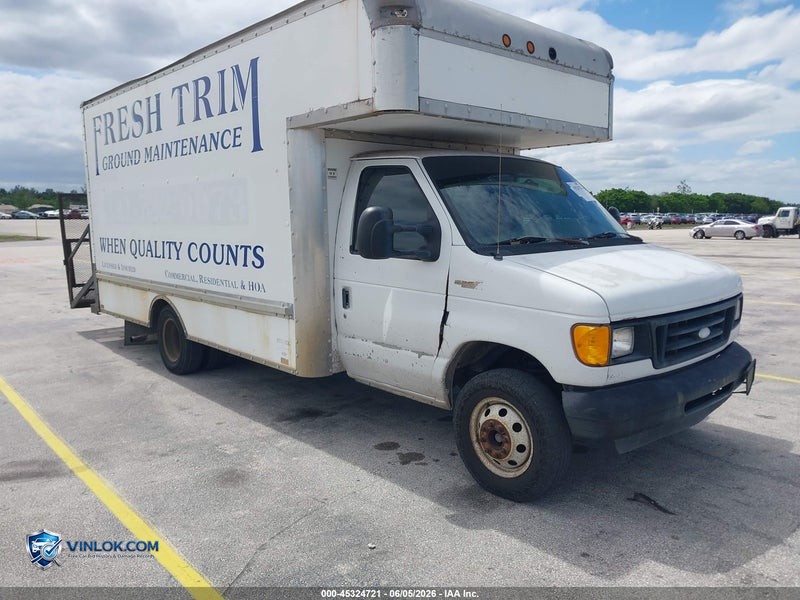 2004 FORD E-350 CUTAWAY STANDARD – Lot 45324721 auction photo