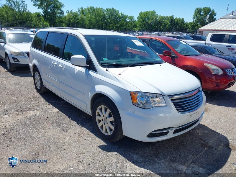 2015 CHRYSLER TOWN & COUNTRY LX – Lot 45354808 auction photo