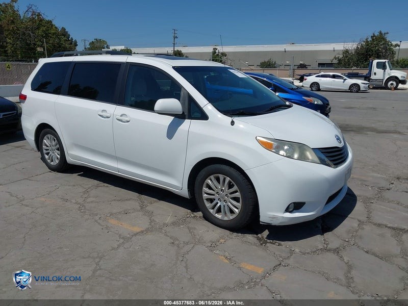 2014 TOYOTA SIENNA XLE V6 8 PASSENGER – Lot 45377683 auction photo