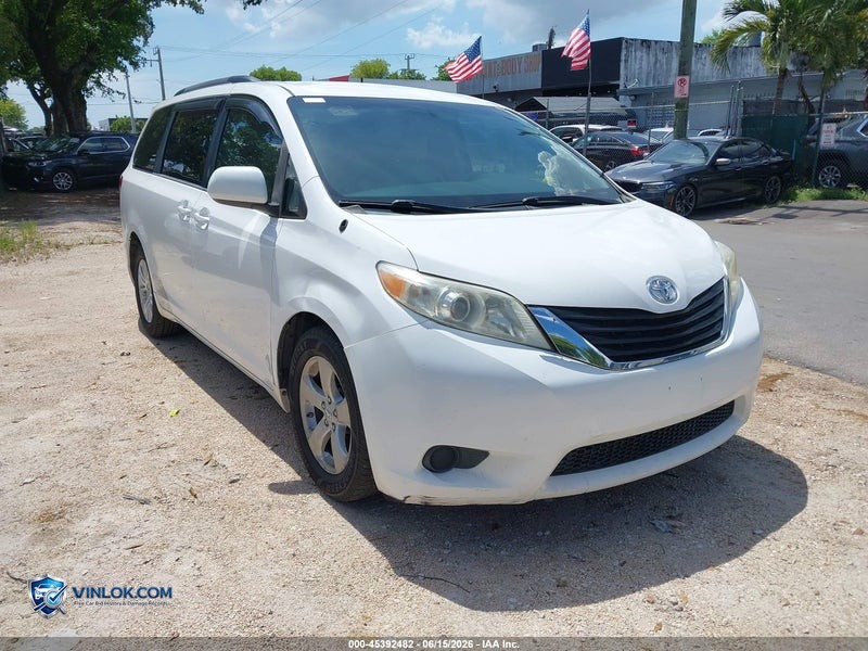 2013 TOYOTA SIENNA LE V6 8 PASSENGER – Lot 45392482 auction photo