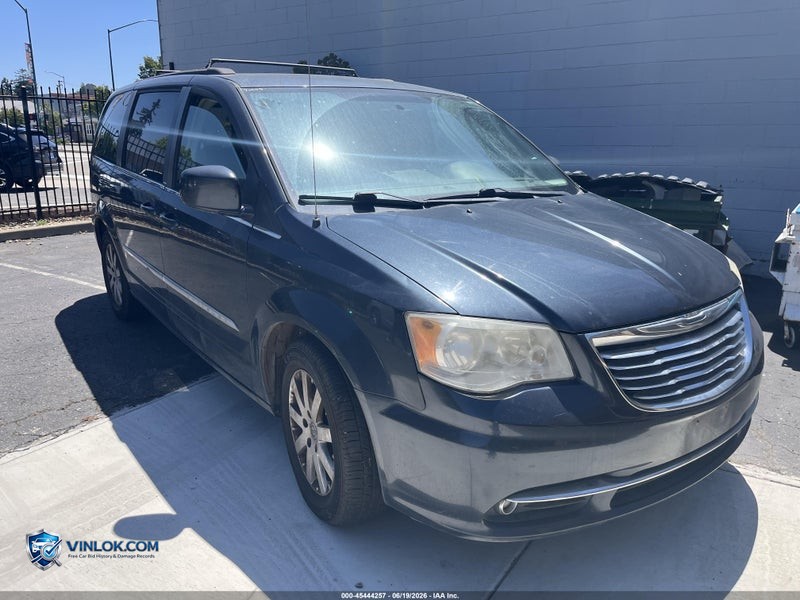 2013 CHRYSLER TOWN & COUNTRY TOURING – Lot 45444257 auction photo