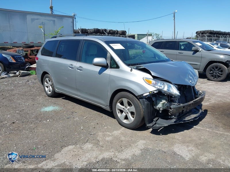 2013 TOYOTA SIENNA – Lot 45086226 auction photo