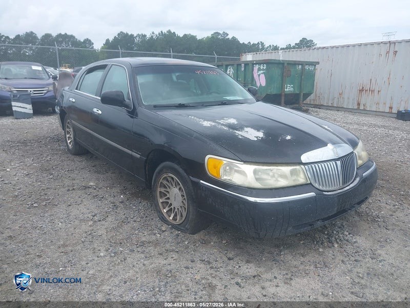 2000 LINCOLN TOWN CAR – Lot 45211863 auction photo