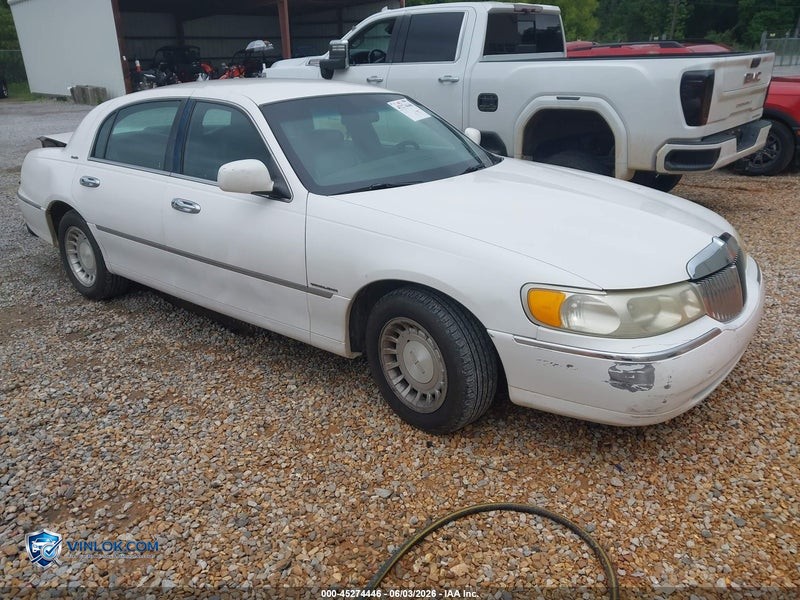2001 LINCOLN TOWN CAR – Lot 45274446 auction photo