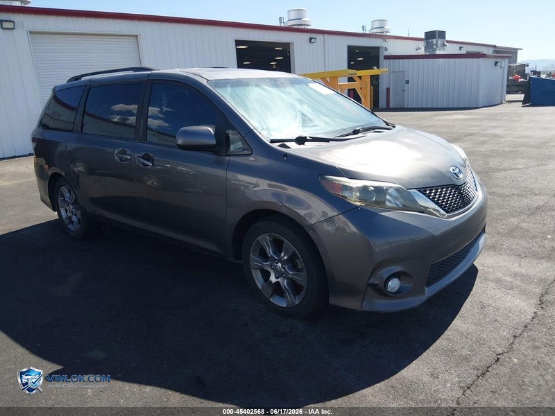 2011 TOYOTA SIENNA – Lot 45402568 auction photo